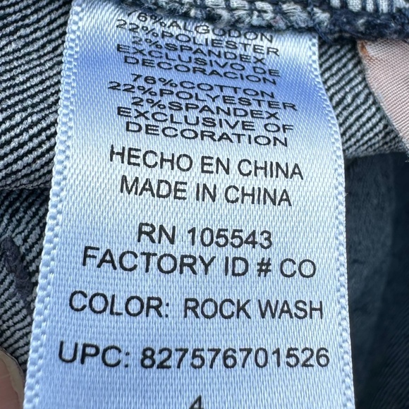 DAISY FUENTES Stretch Denim Capri Jeans Cuffed Mid Rise Rock Wash Blue Women 4 - Picture 8 of 9